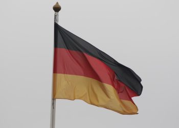 Alman ordusunun Noel eğlencesinde çalınan milli marşın ilk kıtası, istifa getirdi