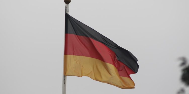 Alman ordusunun Noel eğlencesinde çalınan milli marşın ilk kıtası, istifa getirdi