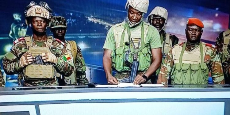 Fransa'nın Afrika'daki son müttefiklerinden Benin'de neler oluyor?