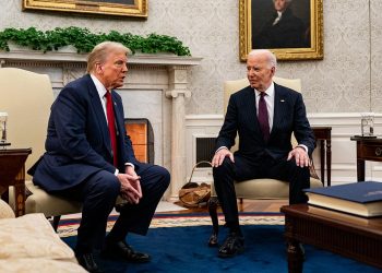 Trump, Biden döneminde otomatik eimza ile imzalanan tüm belgelerin geçersiz olduğunu bildirdi