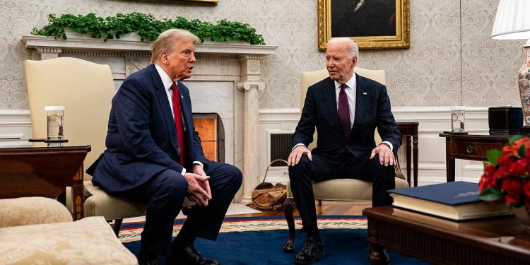 Trump, Biden döneminde otomatik eimza ile imzalanan tüm belgelerin geçersiz olduğunu bildirdi