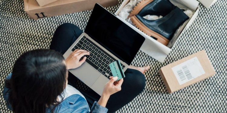 AB, eticarette dışarından gelen küçük paketlerden 3 avro vergi alacak