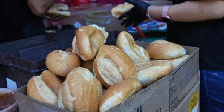 İngiltere ile Meksika arasında sosyal medyada 'ekmek' savaşı