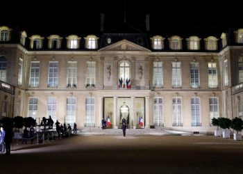 Paris'te bu kez Elysee Sarayı soyuldu: Gümüşçübaşı binlerce euroluk takımlarla yakalandı