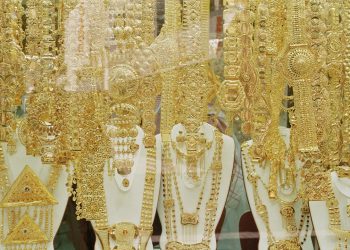 Kuyumcuya gitti, altın kolyeyi yuttu