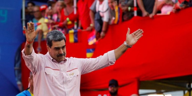Venezuela Devlet Başkanı Maduro, dans ederek ABD'ye barış çağrısında bulundu