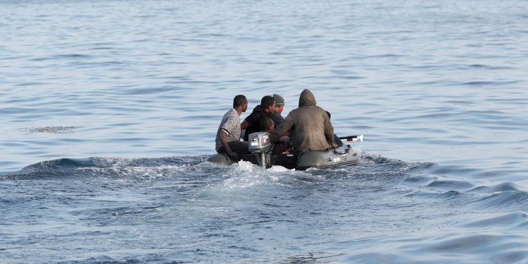 Manş Denizi'nde göçmen rekoru: Bir günde 800'den fazla geçiş