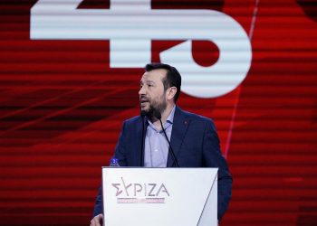 Gazeteciyi darbeden Yunan milletvekili, Avrupa Parlamentosu grubundan çıkarıldı