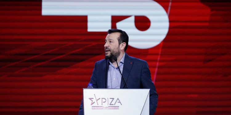 Gazeteciyi darbeden Yunan milletvekili, Avrupa Parlamentosu grubundan çıkarıldı