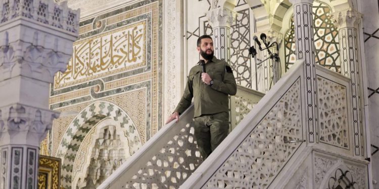 Şara, devrimin yıl dönümünde Emevi Camisi'nden kardeşlik mesajı verdi