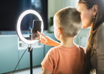 Anket: Avustralya'da yetişkinlerin yüzde 79'u yeni sosyal medya yasağını destekliyor