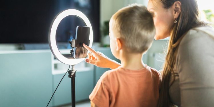 Anket: Avustralya'da yetişkinlerin yüzde 79'u yeni sosyal medya yasağını destekliyor