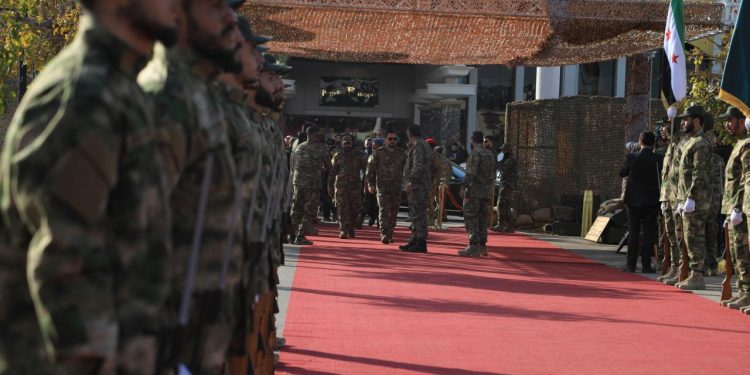 Şam'da Suriye Devrimi Askeri Fuarı açıldı