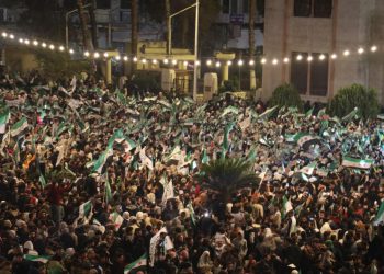 Suriye'nin çeşitli illerinde milyonlarca kişi Hürriyet Günü'nü coşkuyla kutladı