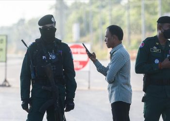 Tayland ile Kamboçya, bugün yapılacak müzakereler öncesinde çatışmaya devam ediyor