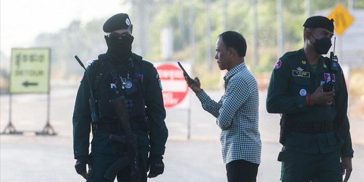 Tayland ile Kamboçya, bugün yapılacak müzakereler öncesinde çatışmaya devam ediyor