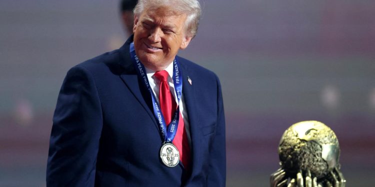 ABD Başkanı Trump'a FIFA Barış Ödülü verildi