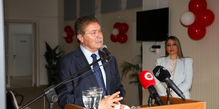 Üstel: Erken seçim olacaksa bu açılışları kim yapacak?