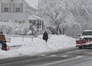 ABD'de on binlerce hane elektriksiz kaldı