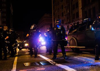 ABD genelinde halk sokağa çıkmaya başladı: Venezuela ile savaşa hayır