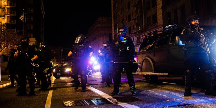 ABD genelinde halk sokağa çıkmaya başladı: Venezuela ile savaşa hayır