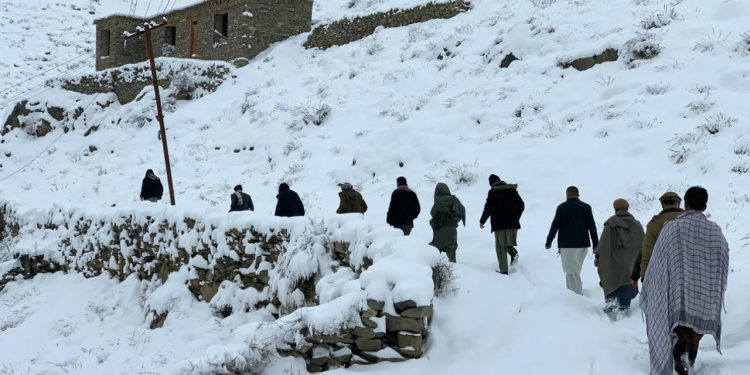 Afganistan'da kar ve yağmur felaketi: 61 ölü