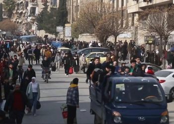 Halepte SDG'nin başlattığı çatışmalar nedeniyle binlerce sivil güvenli bölgelere geçiyor