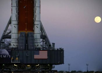 NASA dev roketi Ay yolculuğu için hazırlıyor