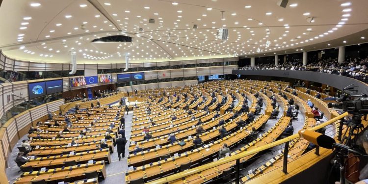 Avrupa Parlamentosu, Tahran yönetimini kınadı
