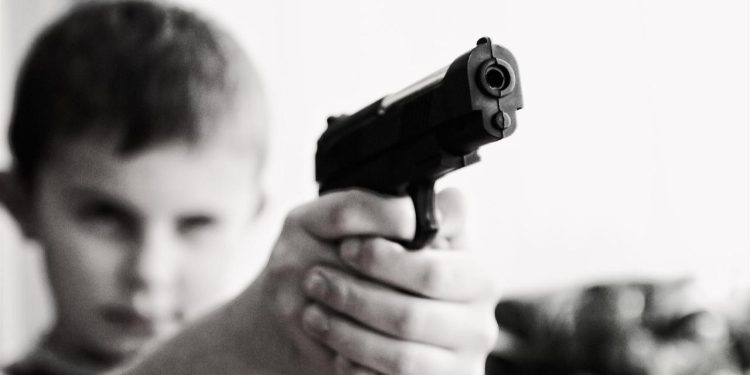 11 yaşındaki çocuk oyun konsolunu aldığı için babasını öldürdü