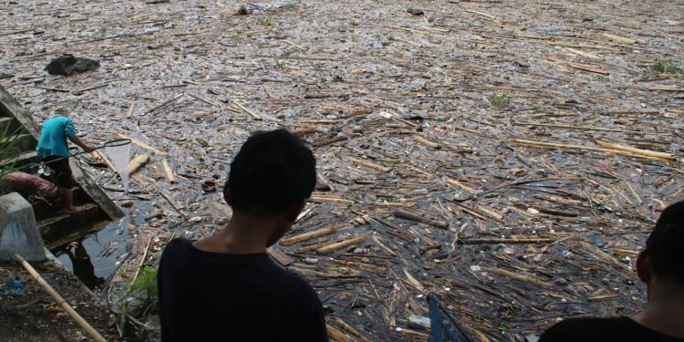 Endonezya'da şiddetli yağışların neden olduğu sellerde 16 kişi öldü