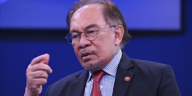 Malezya Başbakanı Enver, Türkiye'nin savunma sanayisindeki gücüne dikkati çekti