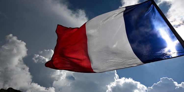 Fransa, İran'a uydu terminalleri gönderme ihtimalini inceliyor