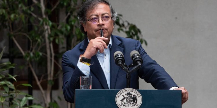 Kolombiya lideri Petro, ABD'nin ülkesine operasyon ihtimalinin gerçek bir tehdit olduğunu söyledi