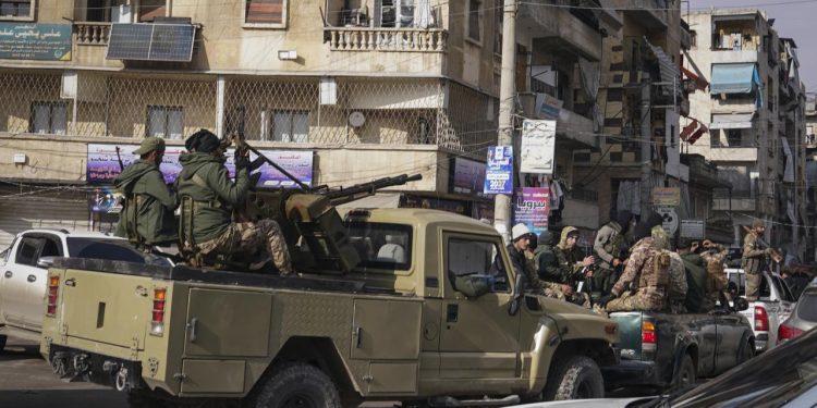 Suriye ordusu, Halep'in Şeyh Maksud Mahallesi'ni kapalı askeri bölge ilan etti