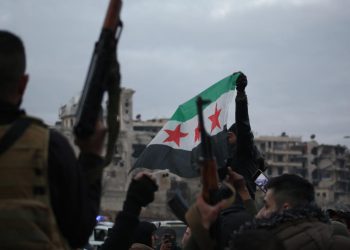 Halep'teki terör örgütü YPG'li son grup şehrin dışına tahliye ediliyor