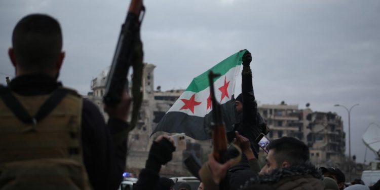 Halep'teki terör örgütü YPG'li son grup şehrin dışına tahliye ediliyor