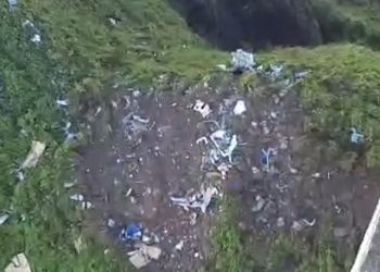 Endonezya'da dağlık alanda kaybolan uçağın enkazına ulaşıldı