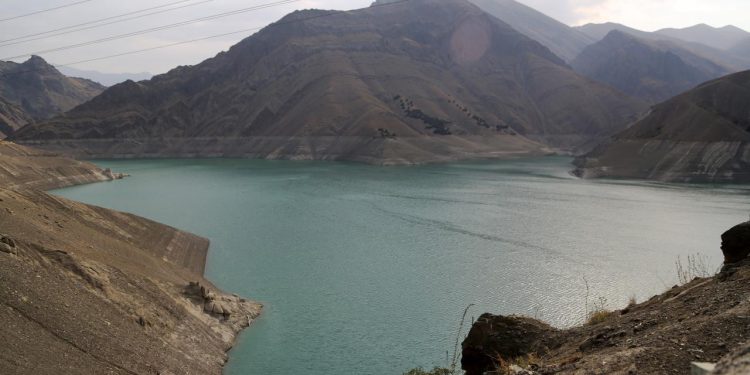 Tahran'da 5 barajın su seviyesi ölü hacmin altına indi