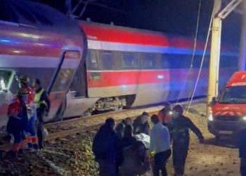 İspanya'da iki hızlı tren raydan çıktı: 21 ölü