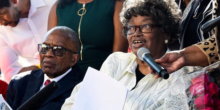 ABDde beyaz birine yer vermeyi reddeden ilk siyahi Claudette Colvin hayatını kaybetti