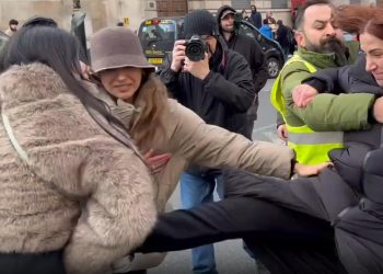 Terör örgütü YPG yandaşları Londra'da vatandaşlara saldırdı