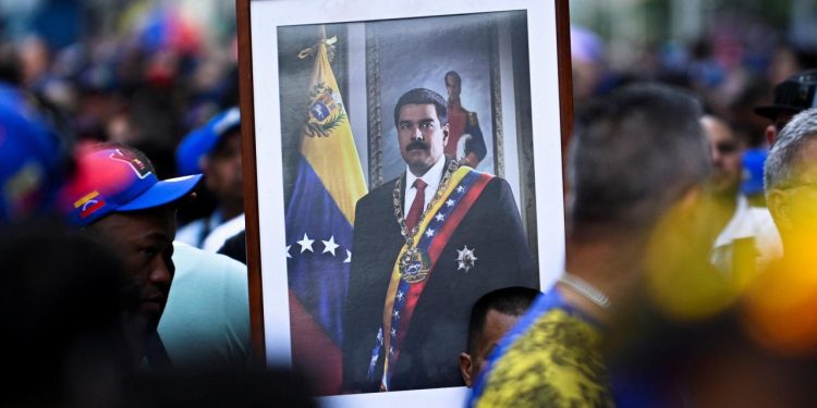 Venezuela'da başkanlık sarayı çevresinde silah sesleri duyuldu