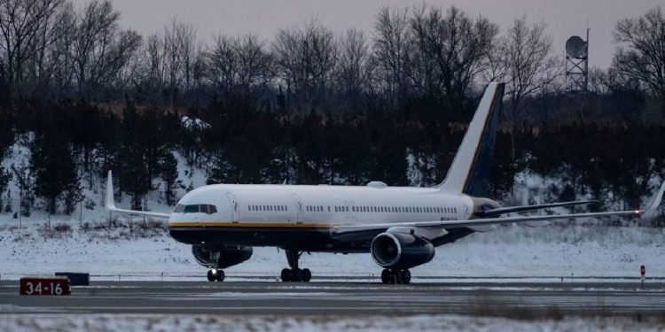 ABD basını: Maduro ve eşini taşıyan uçak New York'a indi