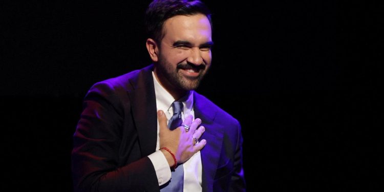 New York'un ilk Müslüman Belediye Başkanı Mamdani, halka açık törende yemin etti