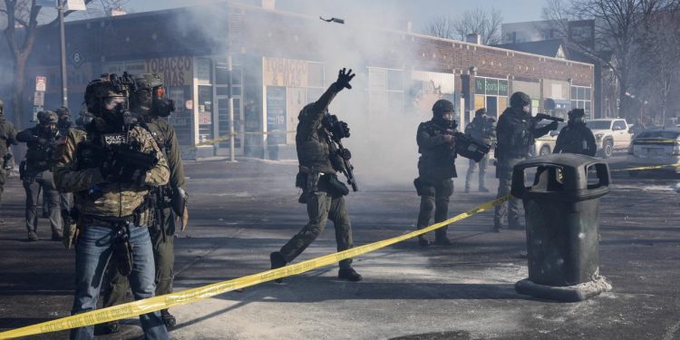ABD'de ICE polisi bir kişiyi daha vurdu