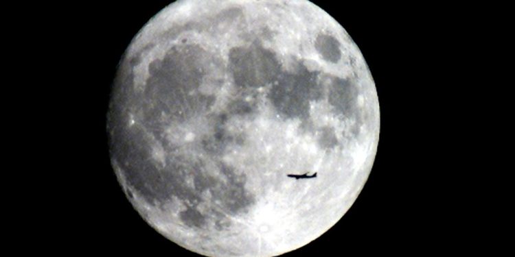 NASA Ay yüzeyine nükleer reaktör kurmayı planlıyor