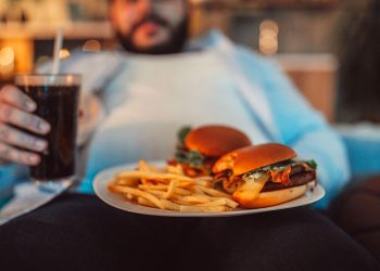 İngiltere'de abur cubur ürünlerine reklam yasağı