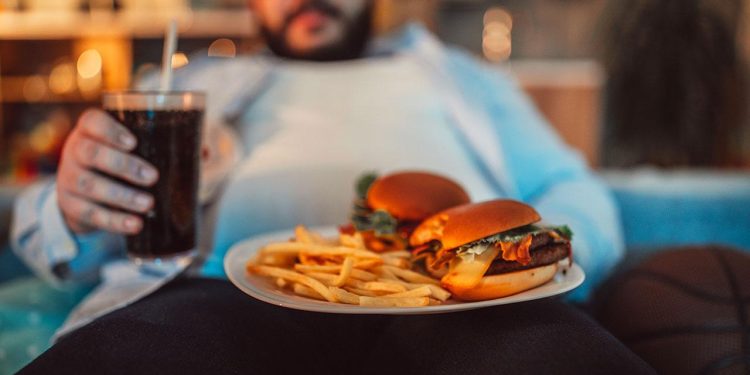 İngiltere'de abur cubur ürünlerine reklam yasağı