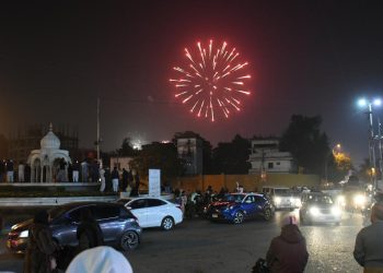 Pakistan'da yeni yıl kutlamalarında havaya açılan ateş sonucu 25 kişi yaralandı